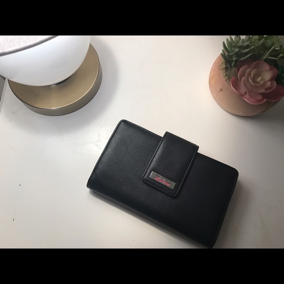 Kenneth Cole Reaction Wallet - Picture 1 of 3