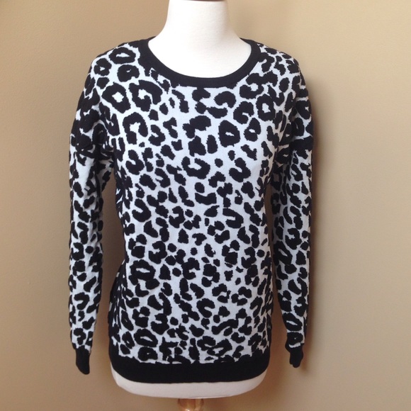 Romeo & Juliet Couture Sweaters - Romeo & Juliet Couture Sweater