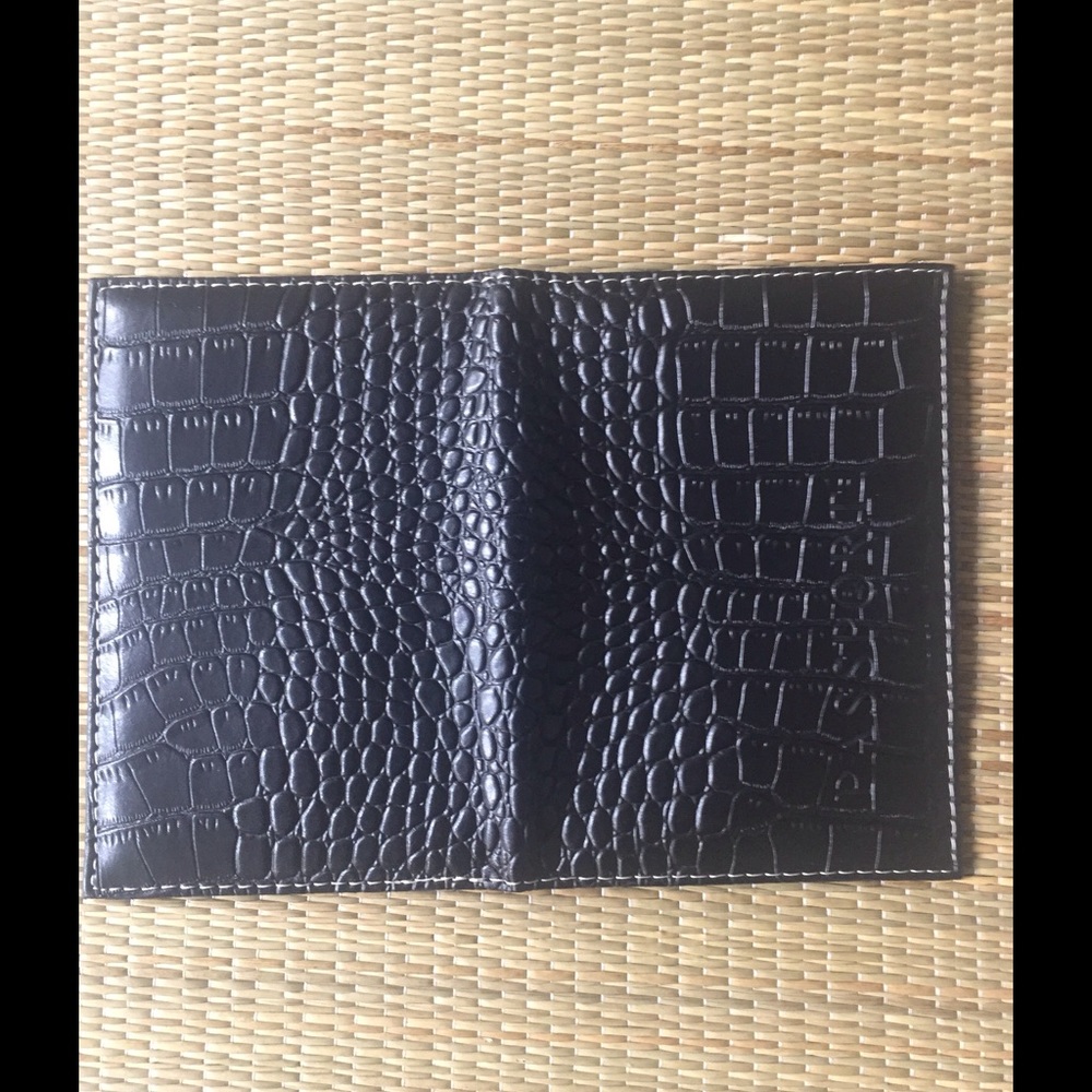 BLACK CROC PASSPORT HOLDER - Picture 7 of 7