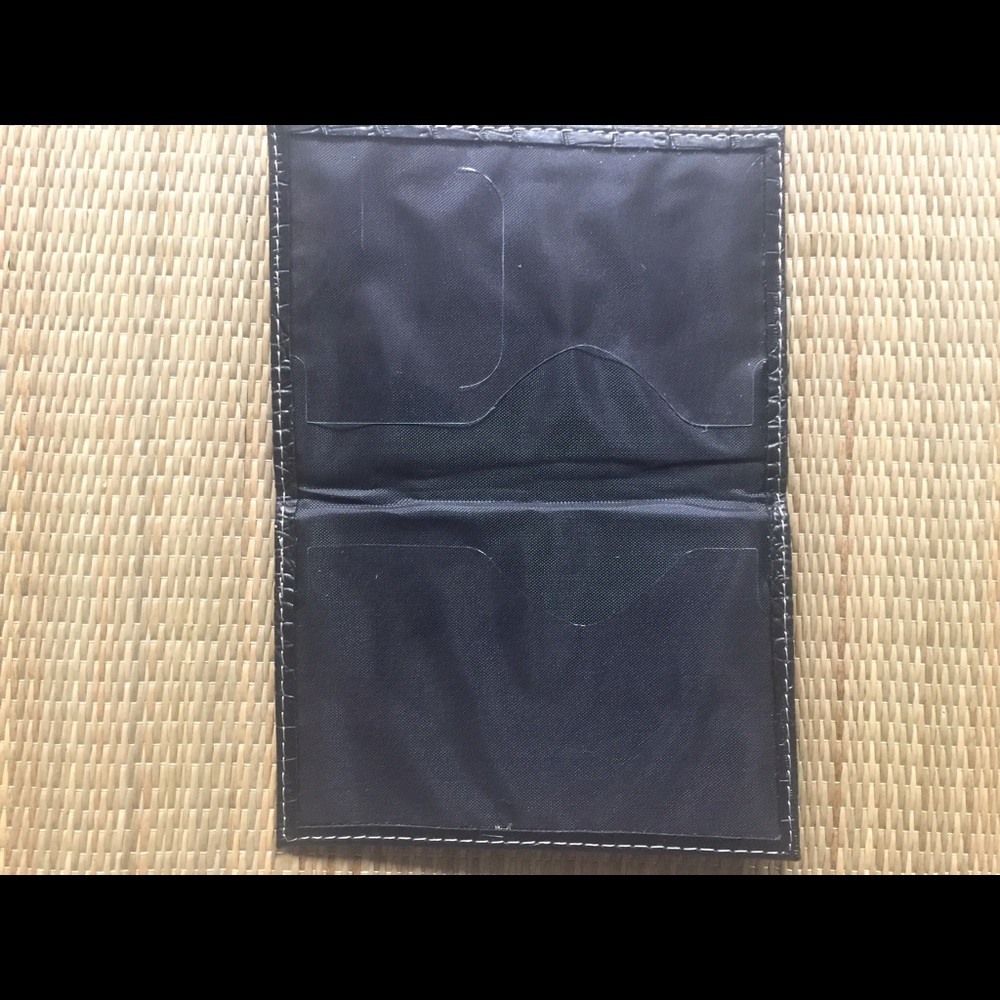 BLACK CROC PASSPORT HOLDER - Picture 6 of 7