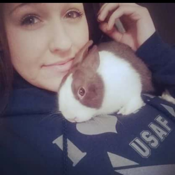 Meet your Posher, Alexis - Picture 1 of 1