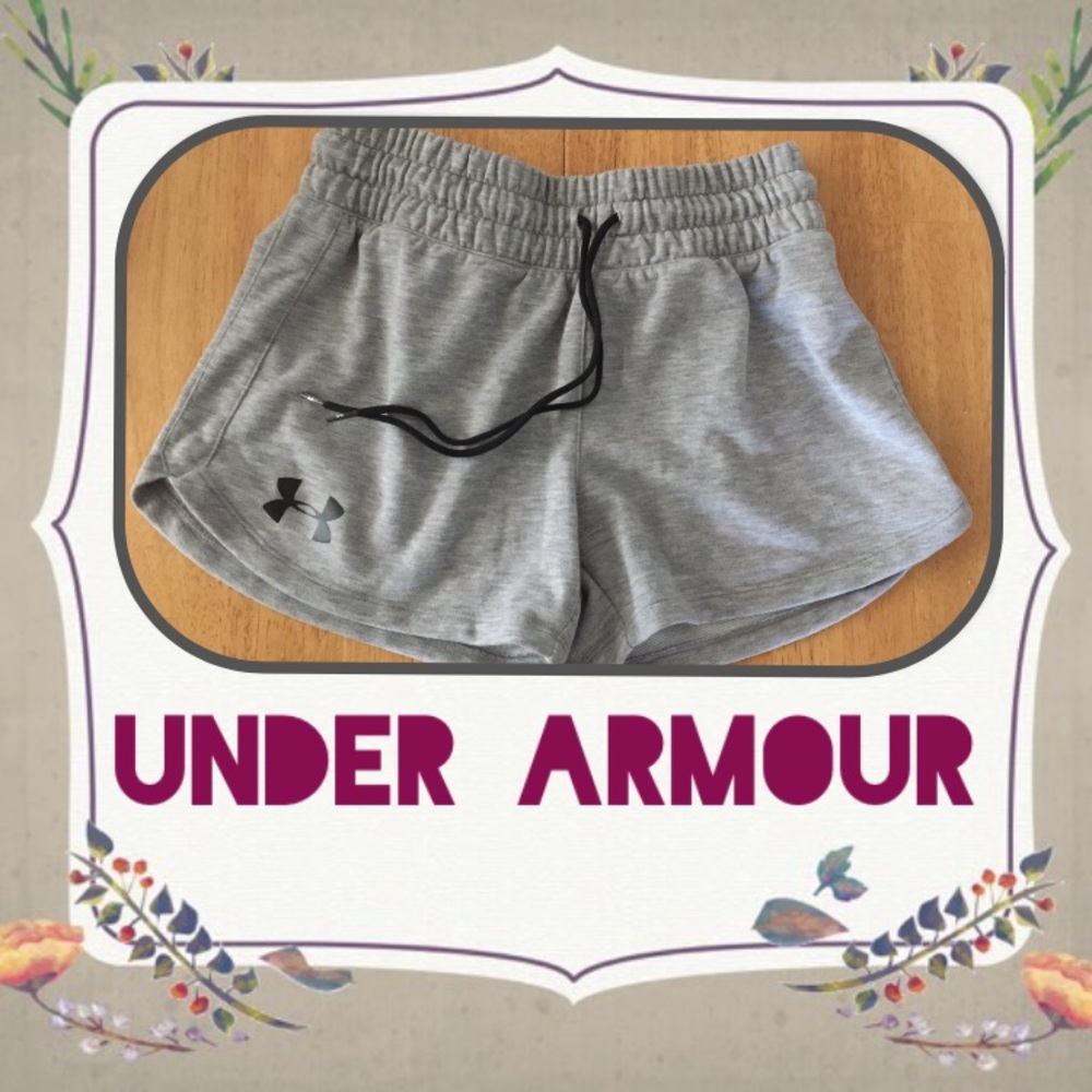 UNDER ARMOUR  - semi fitted shorts - Size: SM