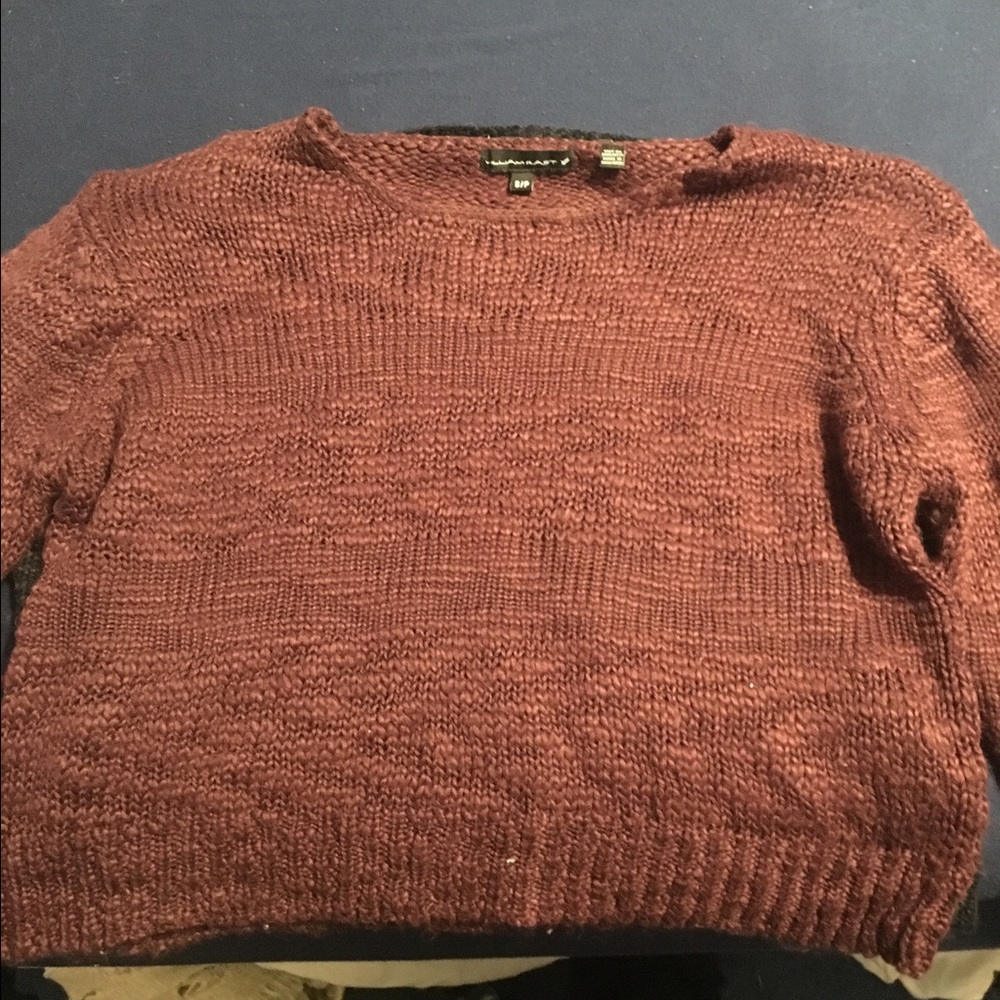 Set of 2 cropped sweaters!