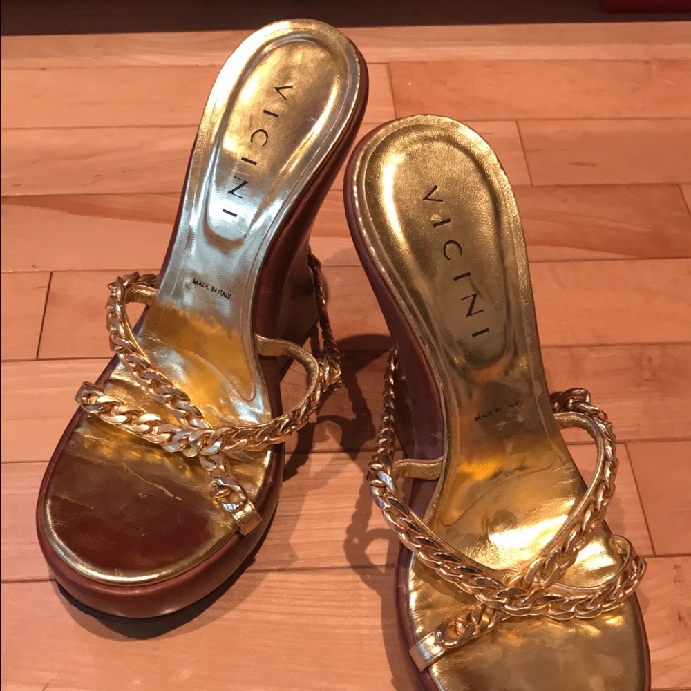 Gorgeous Vicini gold chain shoes Sz. 38