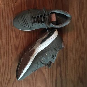 Women's New Balance 96 Revlite | Size 6