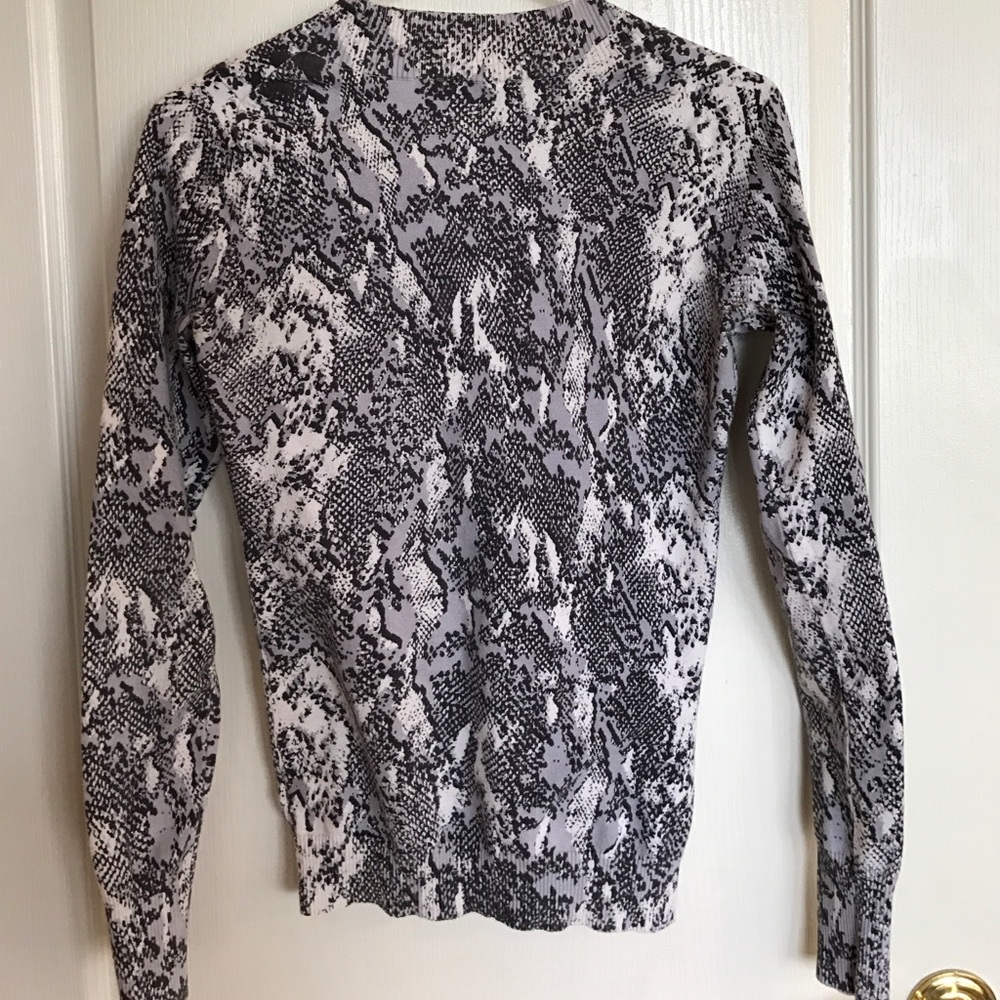 Express Fitted Sweater - Picture 4 of 4