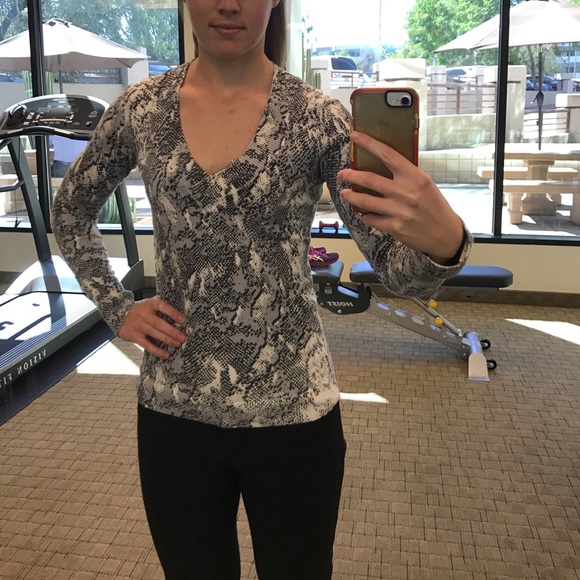 Express Fitted Sweater - Picture 2 of 4