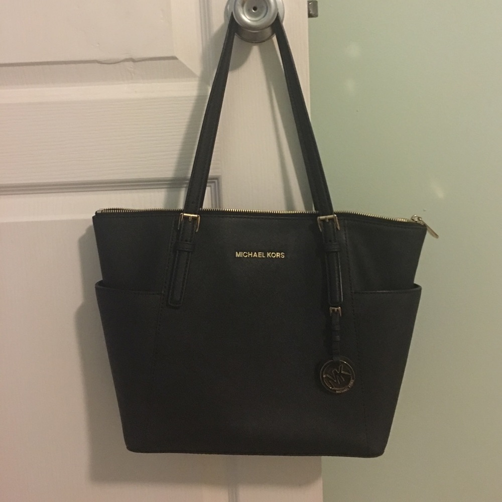 EUC Micheal Kors Jet set handbag