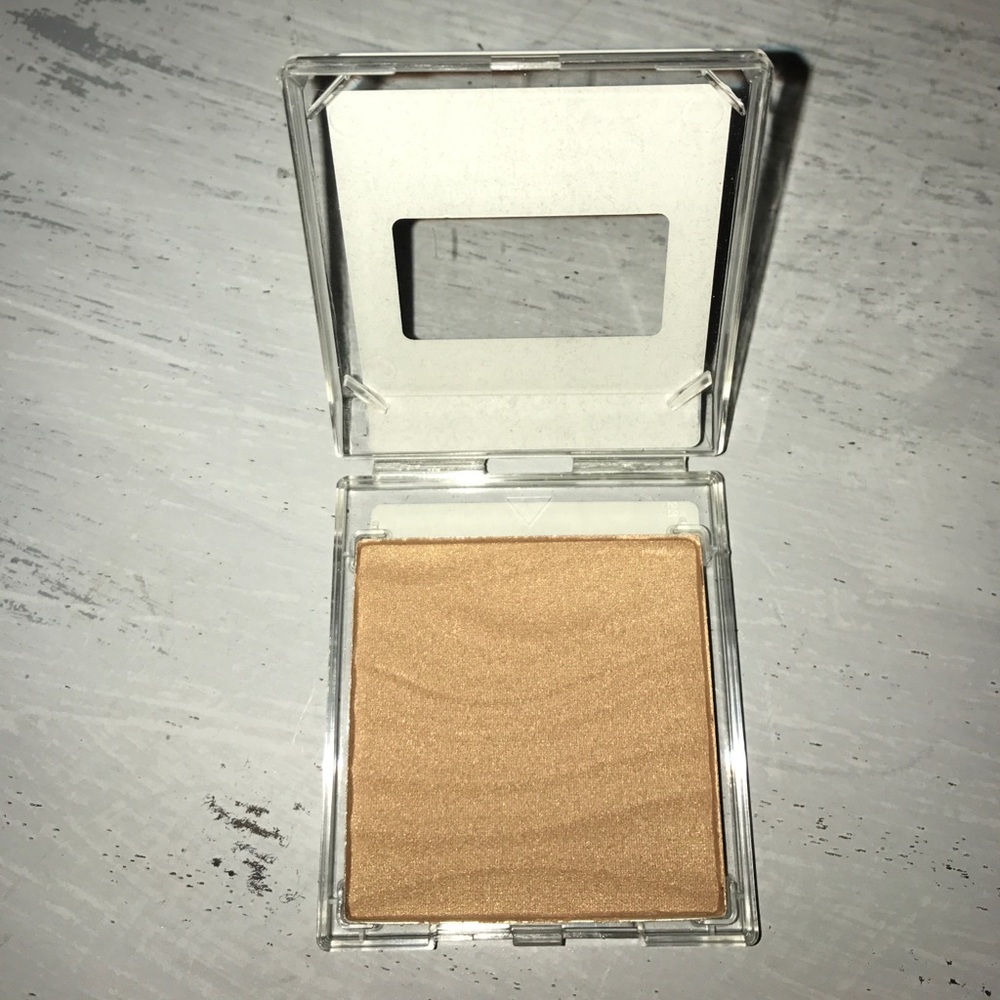 2-Mary Kay Bronzing Powder