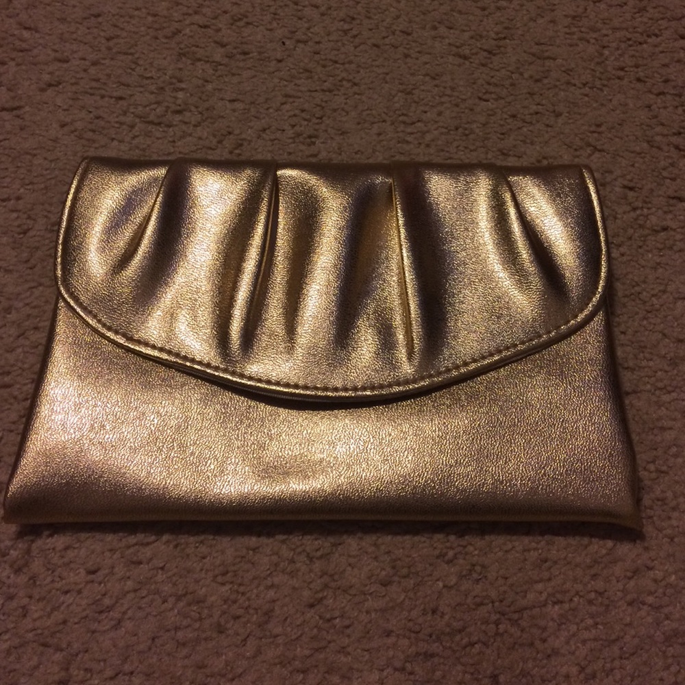 Gold clutch