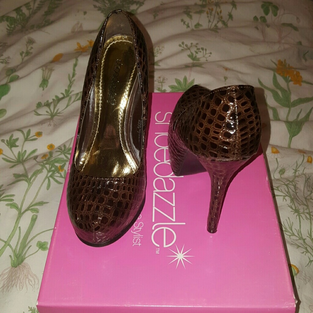 Coffee colored closed round toe heels