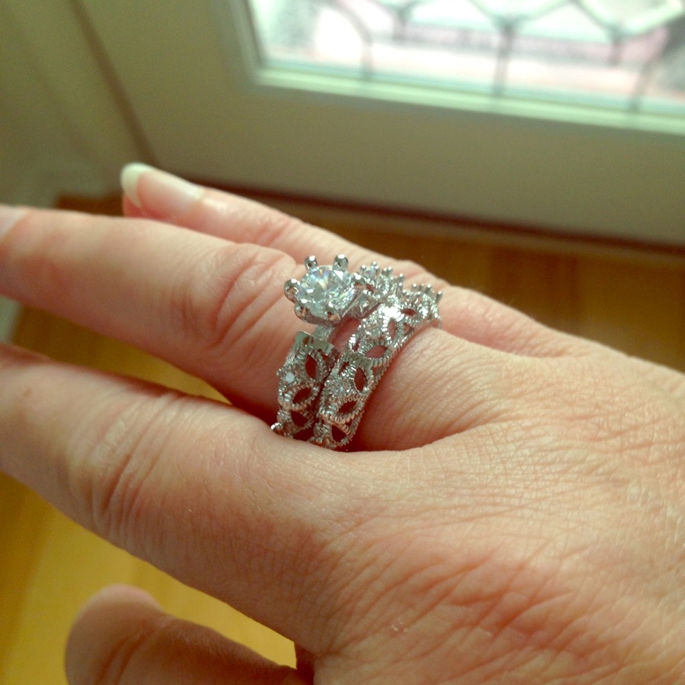 Beautiful White Gold Filled Wedding Ring Set sz 9