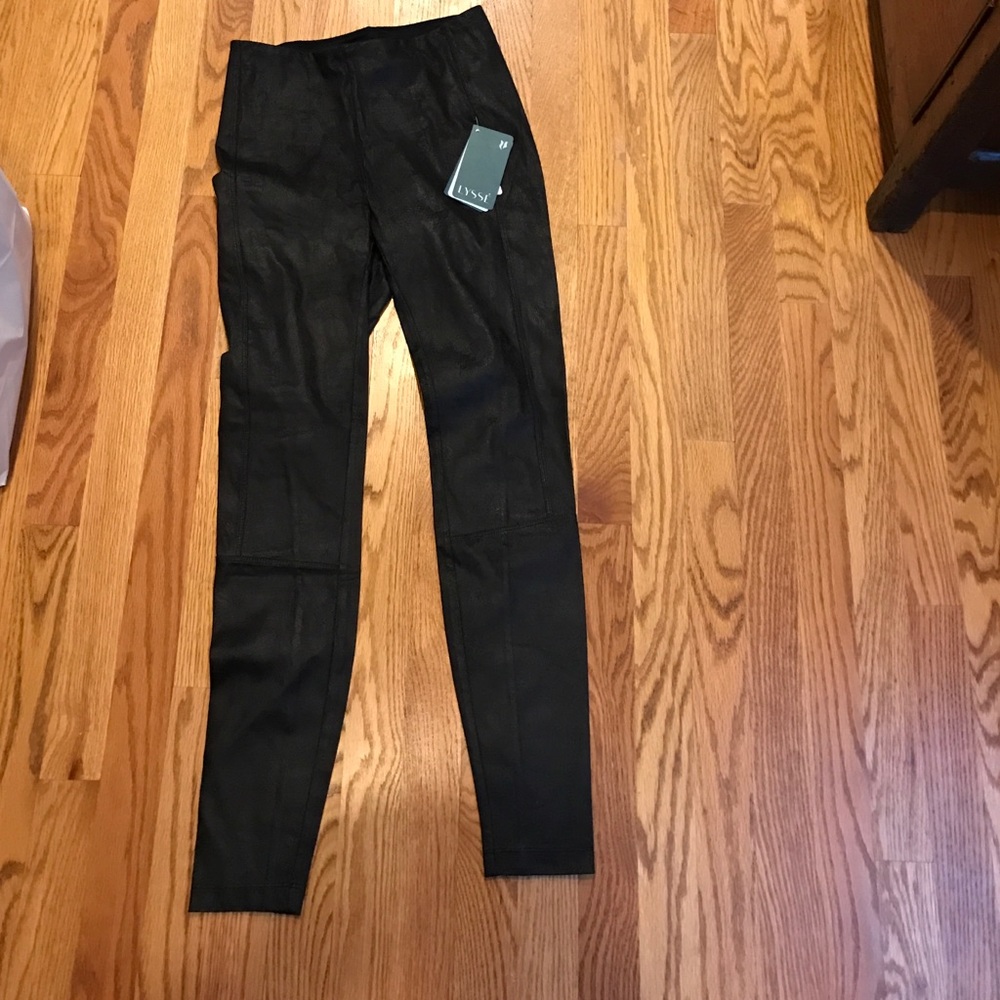 Lysse NWT faux suede leggings in black.