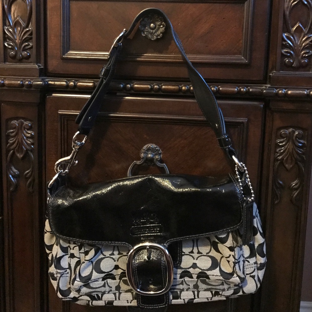 Bleaker signature leather black patterned