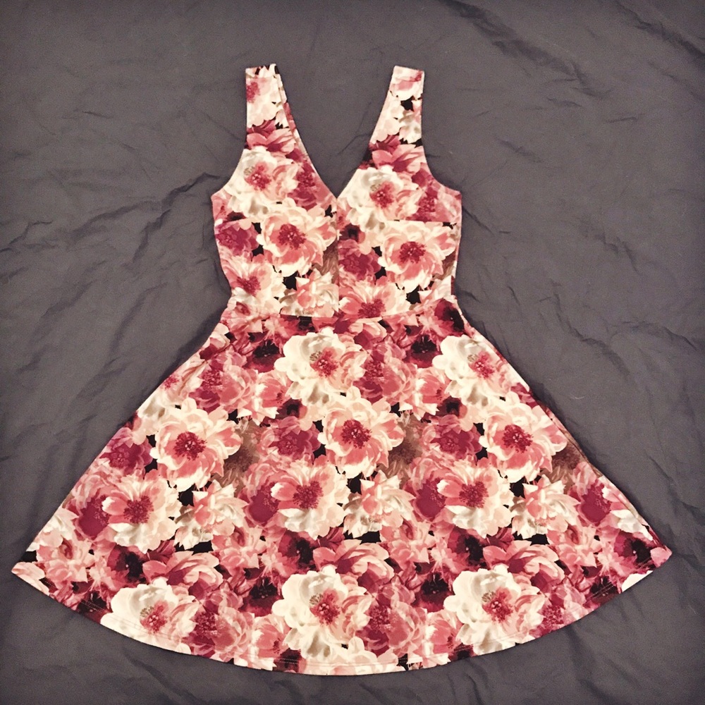 🎉 memorial day weekend sale 🎉 Pink floral dress