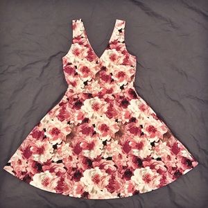🎉 memorial day weekend sale 🎉 Pink floral dress