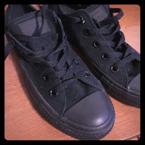 Black low top converse size 5.5 in women (3.5 men)