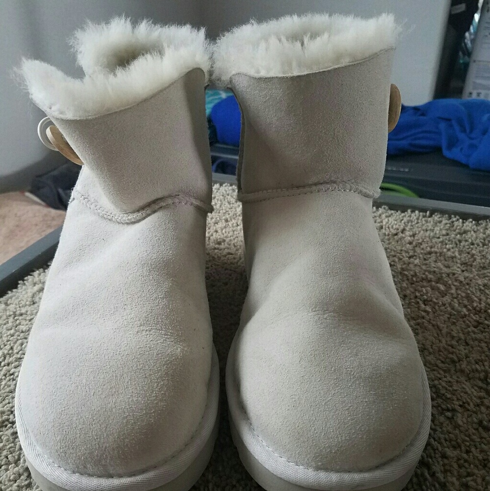 Uggs Mini Bailey Button  (Sand)