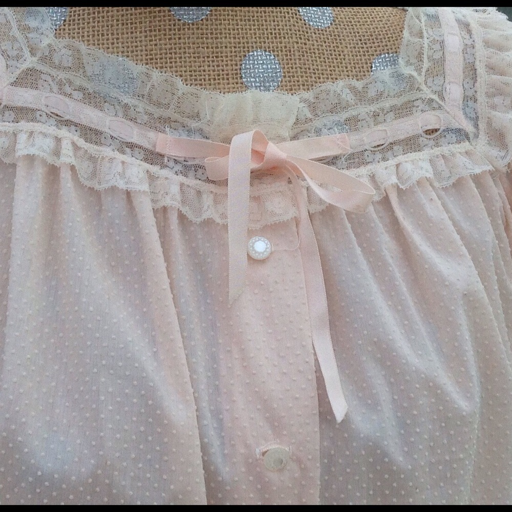 Vintage Barbizon pink dotted Swiss bed jacket. - Picture 2 of 6