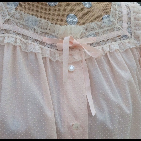 Vintage Barbizon pink dotted Swiss bed jacket. - Picture 2 of 6