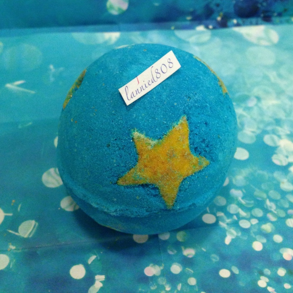 💙Lush Cosmetics SHOOT FOR THE STARS BATHBOMB 💙