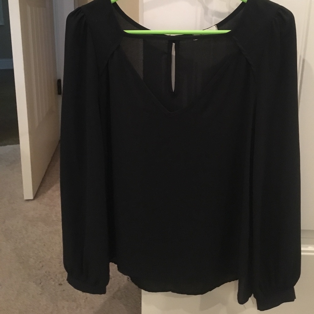 Everly black top