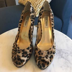 Steve Madden Leopard Print Peep-Toe Pumps Size 9M