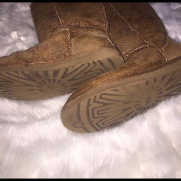 UGG BOOTS - Picture 2 of 4