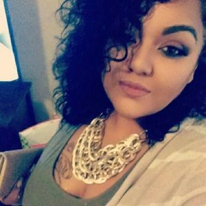 Meet your Posher, Desiree