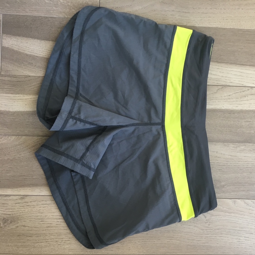 Lululemon groovy run short