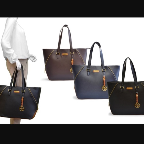 Adrienne Vittadini Handbags - 🎉Adrienne Vittadini purse