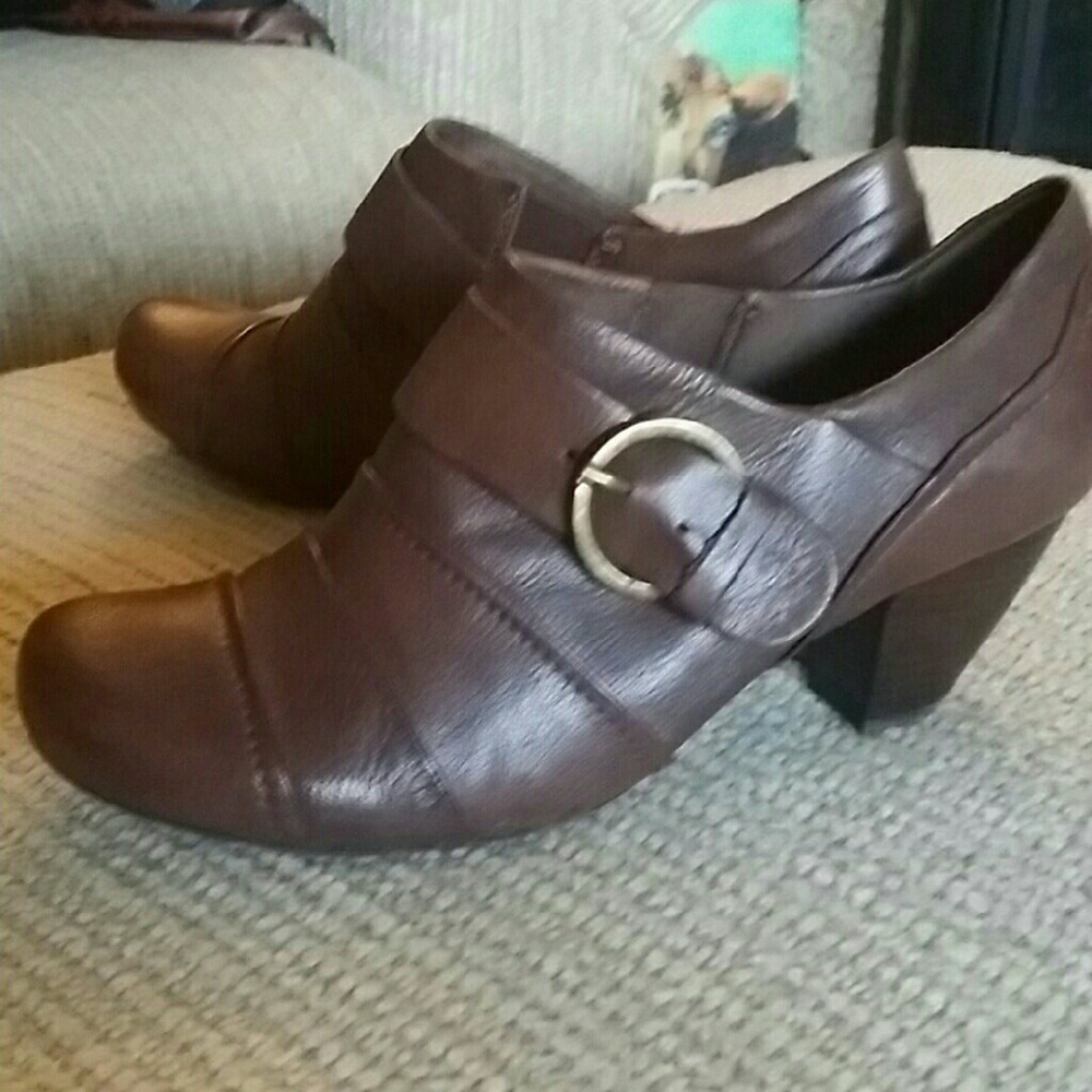 Bare Traps heels