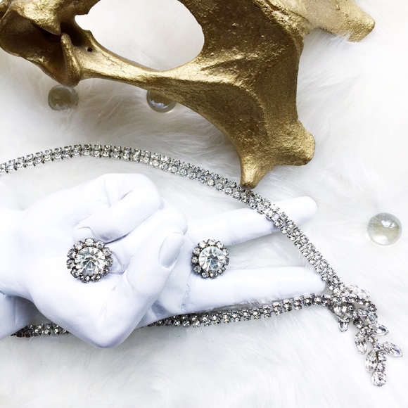 . {CRYSTAL} Stunning studs large - Picture 1 of 8