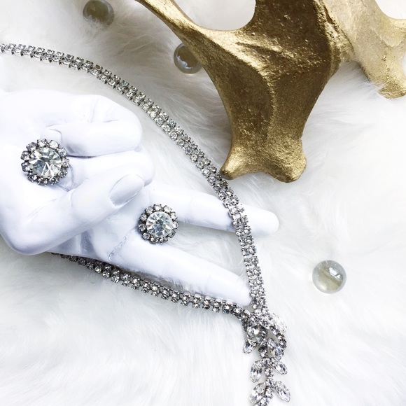 . {CRYSTAL} Stunning studs large - Picture 8 of 8