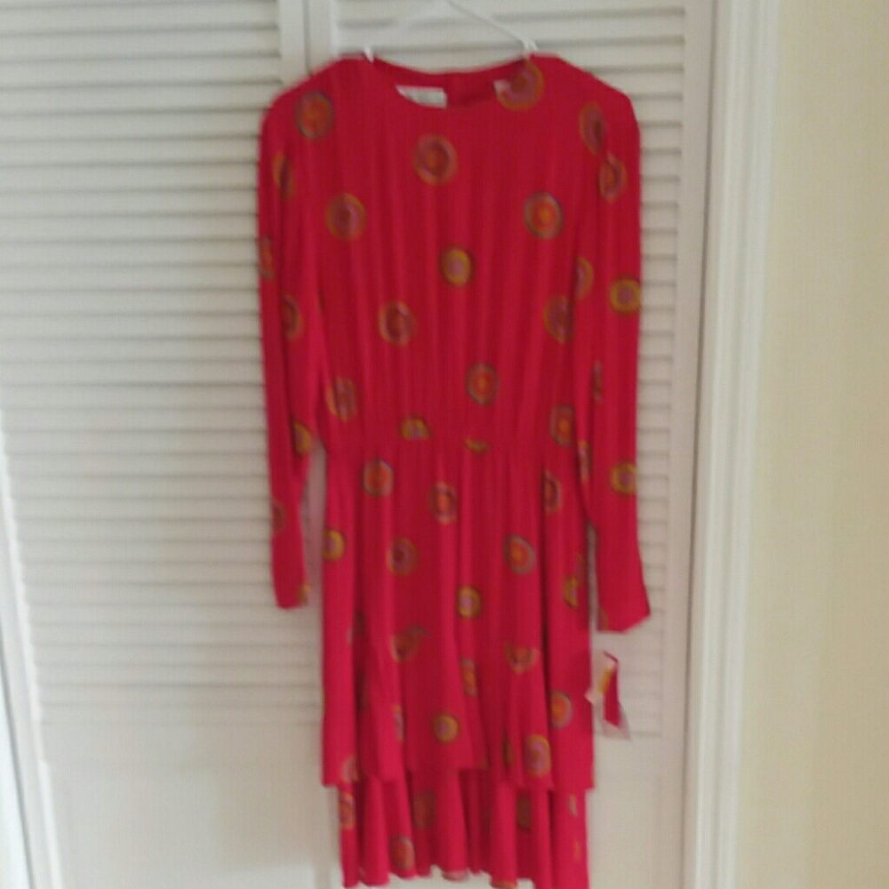 Liz Claiborne red dress. New size 4.