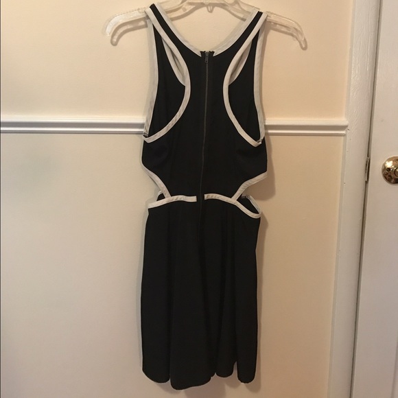 Cut out black and white mini dress - Picture 2 of 2