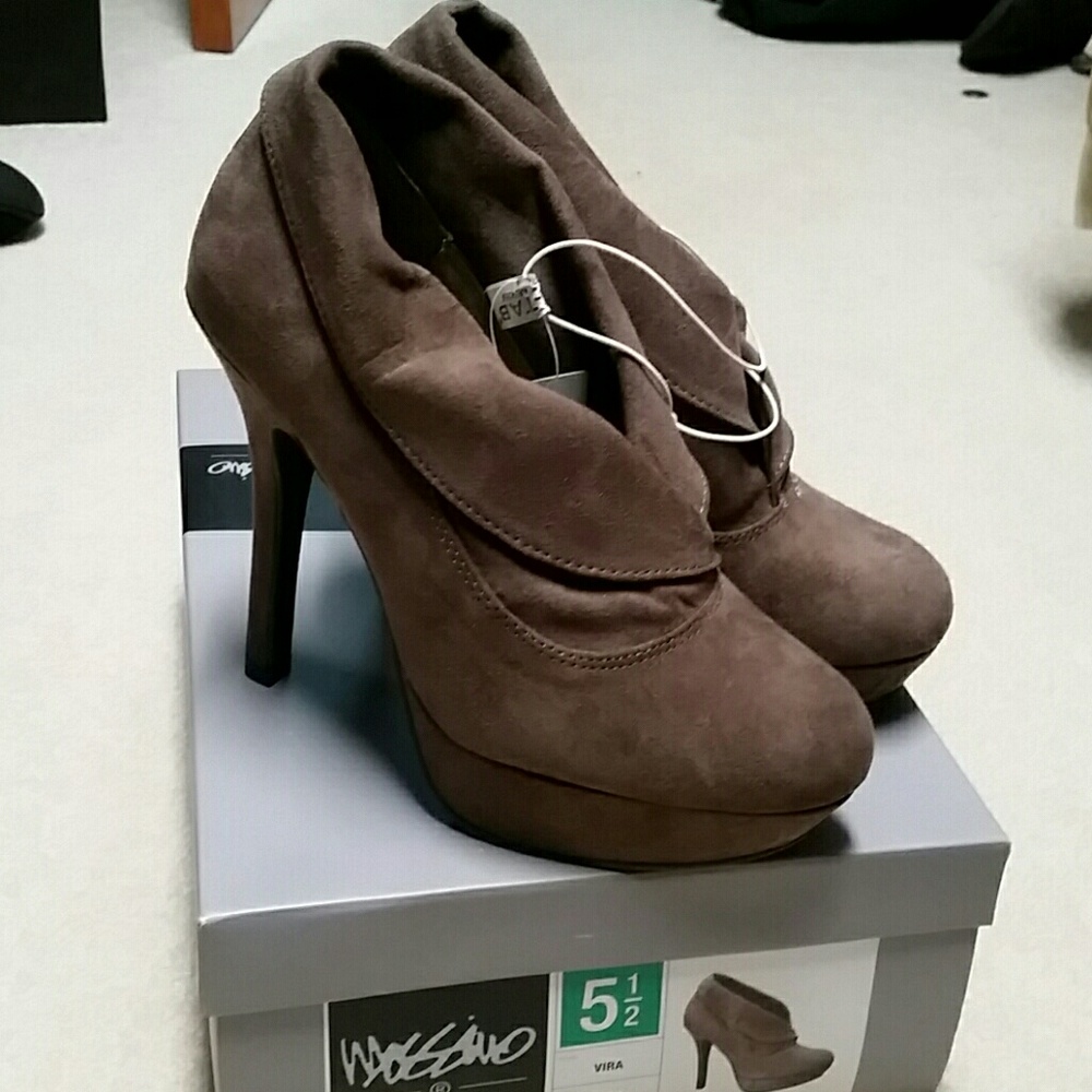 Mossimo taupe bootie heel