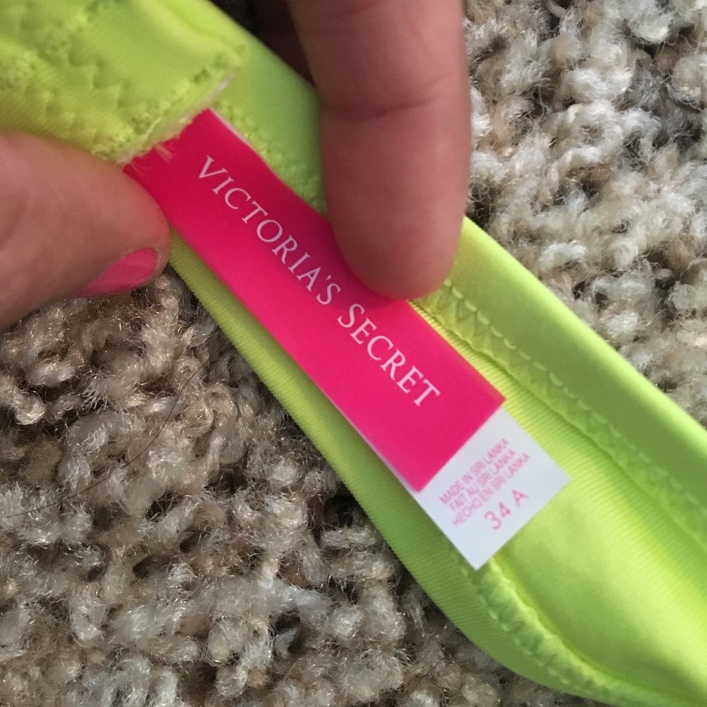 ❗️SOLD❗️VS- Bikini top - Picture 3 of 4