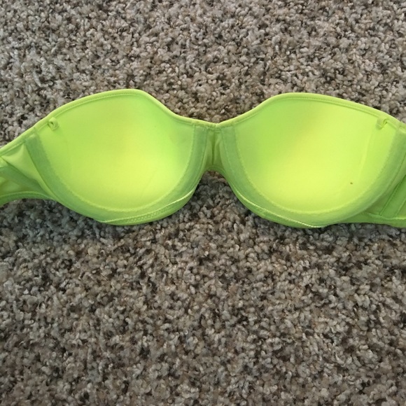 ❗️SOLD❗️VS- Bikini top - Picture 2 of 4