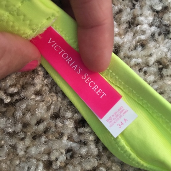 ❗️SOLD❗️VS- Bikini top - Picture 3 of 4