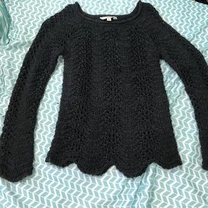 Knitted dark grey scalloped sweater