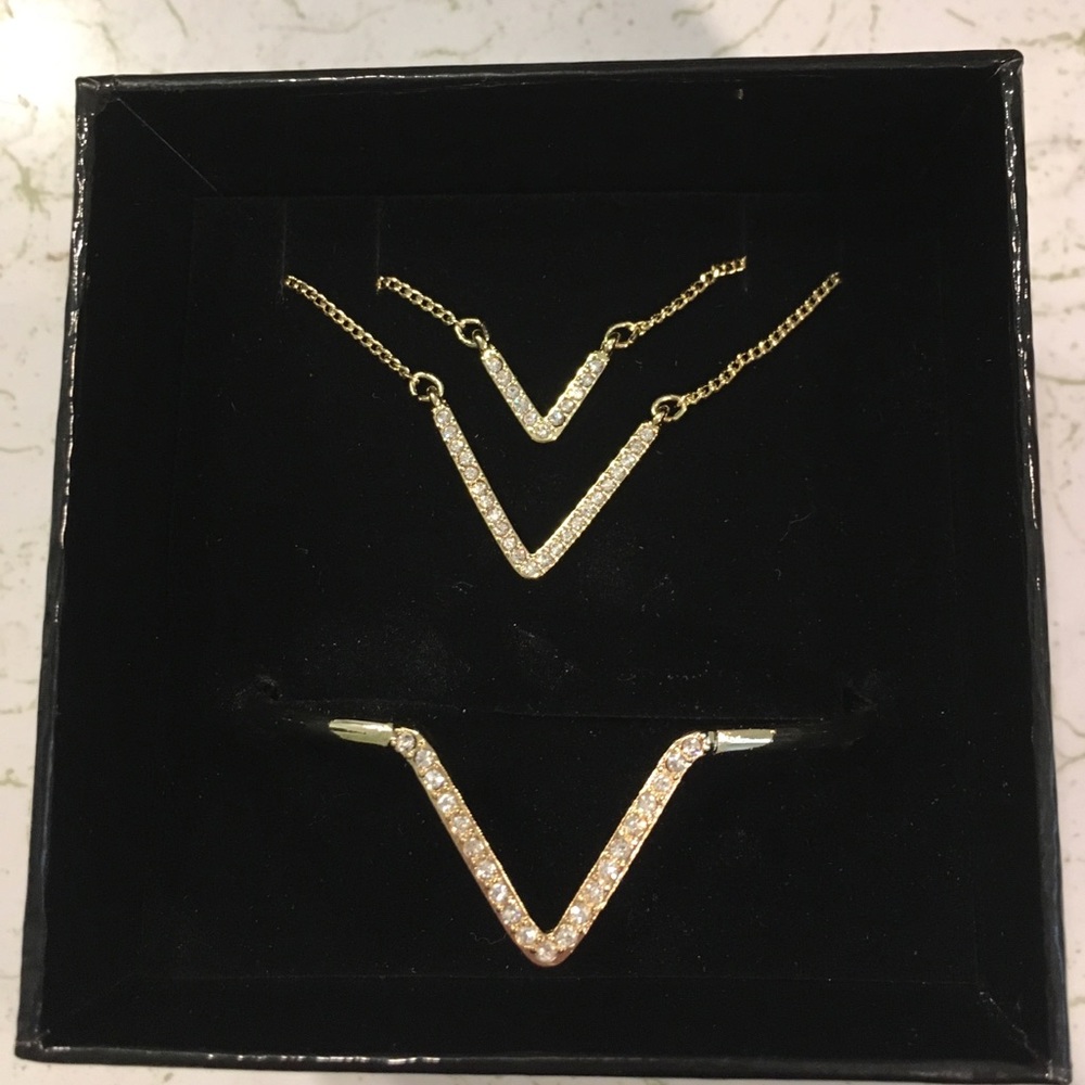 Victoria's Secret necklace and bracelet set