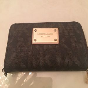 Michael kors wallet