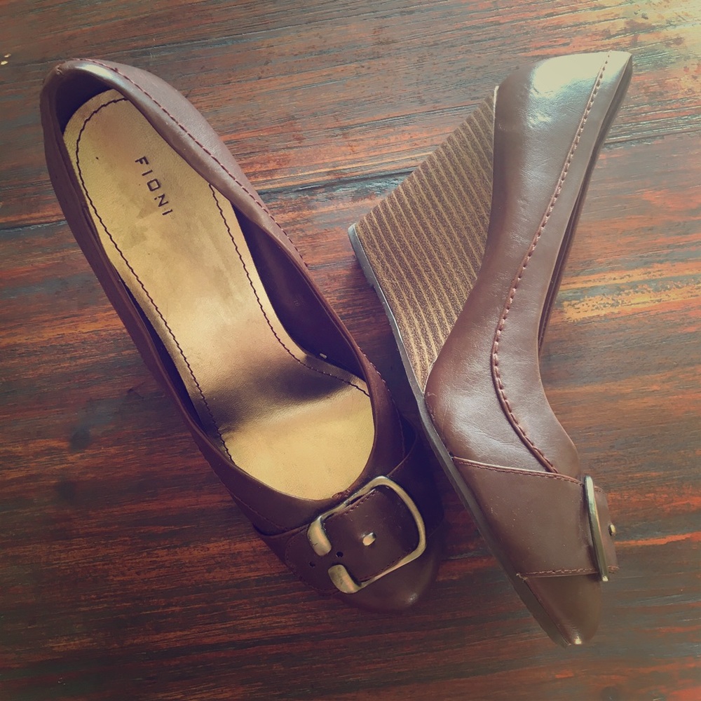 Hip brown wedges