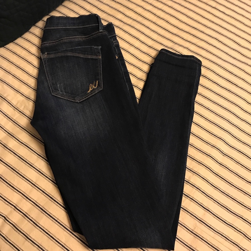 Distressed skinny jeans