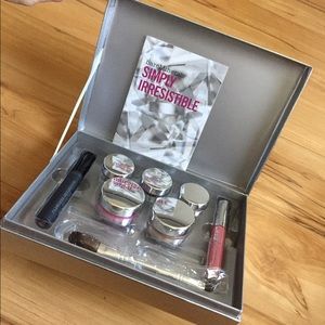 bareMinerals Simply Irresistible 8 pieces Box Set