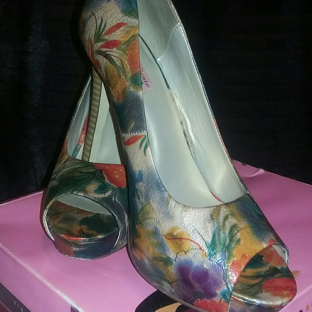 Tropic  heels