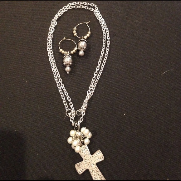 Earrings - Picture 1 of 2