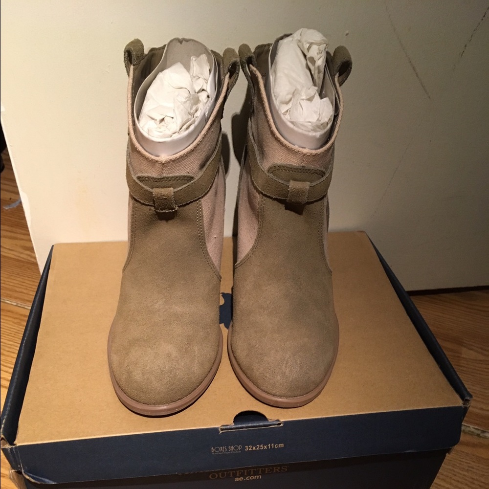 Suede bootie with contrast strap