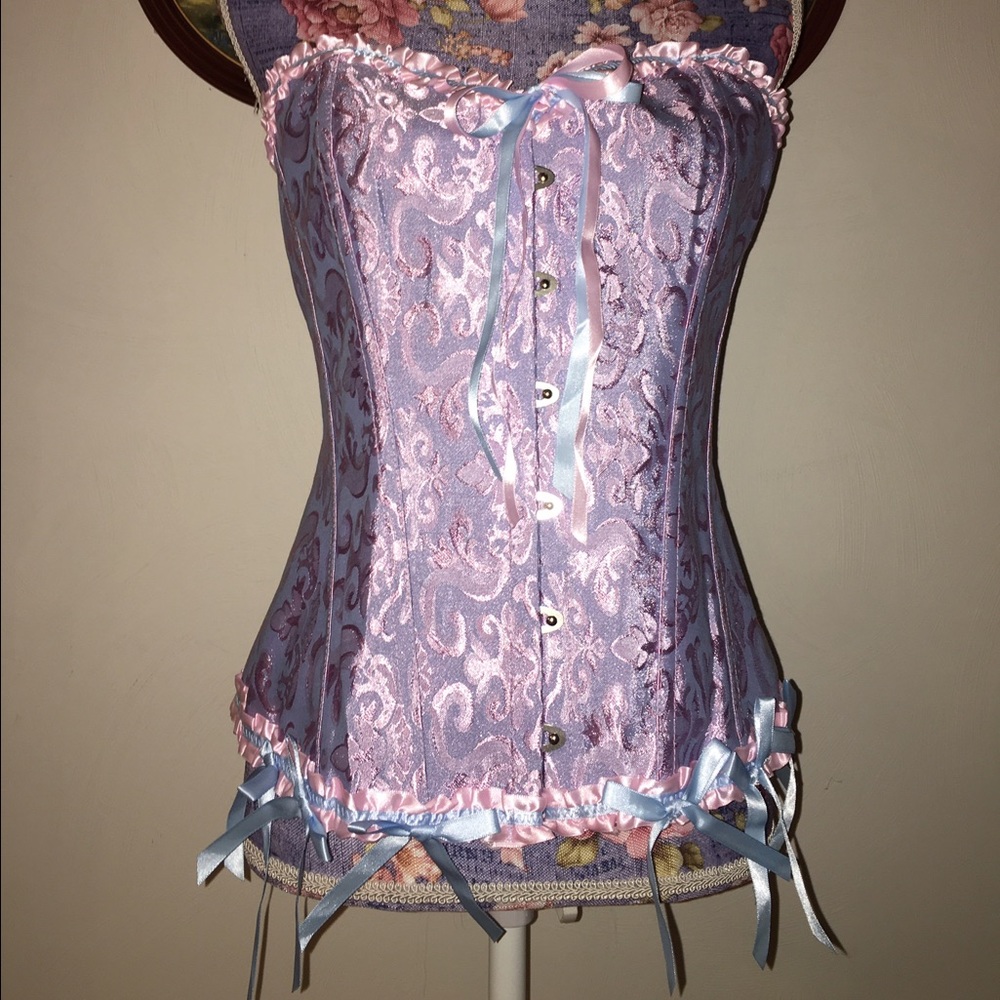 GORGEOUS 😍  Bustier/Corset & Matching Thongs!
